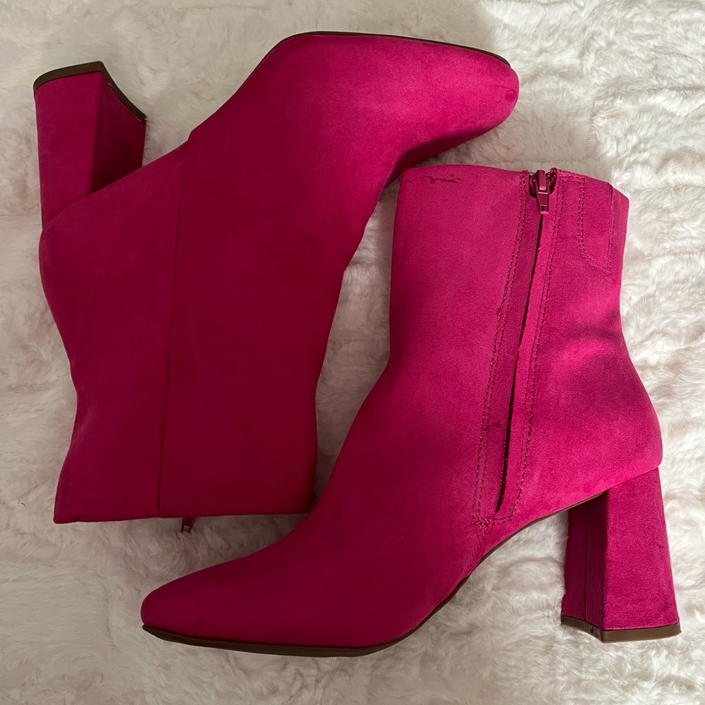 Womens fuschia boots. Size 8.5. Brand New never worn.